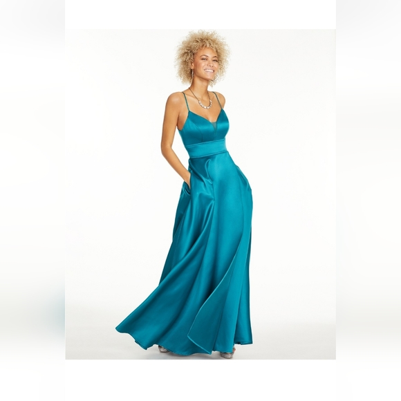 Prom/Formal Dress - Picture 2 of 6